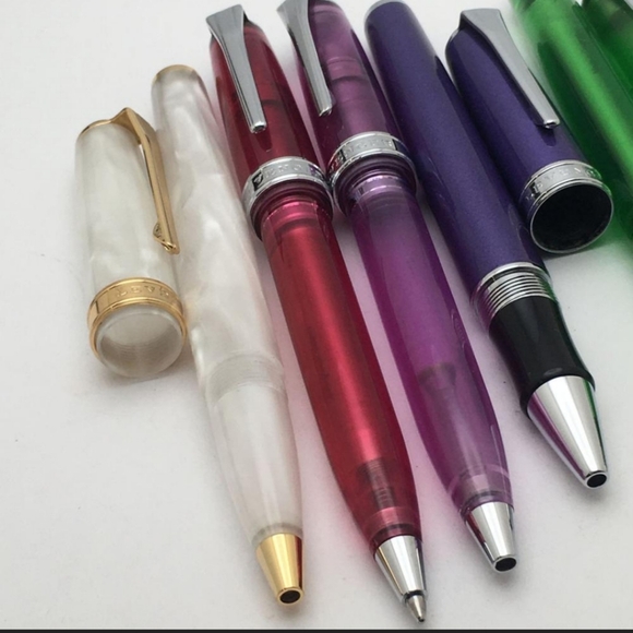 Levenger Bomber Jacket Pen Wrap Set with 5 Ballpoint Pens - Picture 6 of 11